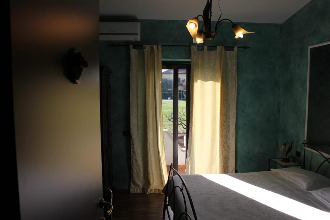 Relais Maria Luisa Locazione Turistica Di Simona Capaccio Bed and Breakfast Fiumicino Eksteriør billede