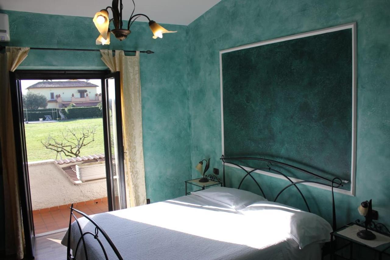 Relais Maria Luisa Locazione Turistica Di Simona Capaccio Bed and Breakfast Fiumicino Eksteriør billede