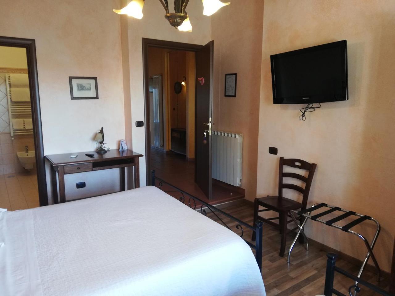 Relais Maria Luisa Locazione Turistica Di Simona Capaccio Bed and Breakfast Fiumicino Eksteriør billede