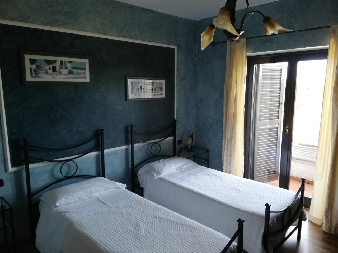 Relais Maria Luisa Locazione Turistica Di Simona Capaccio Bed and Breakfast Fiumicino Eksteriør billede
