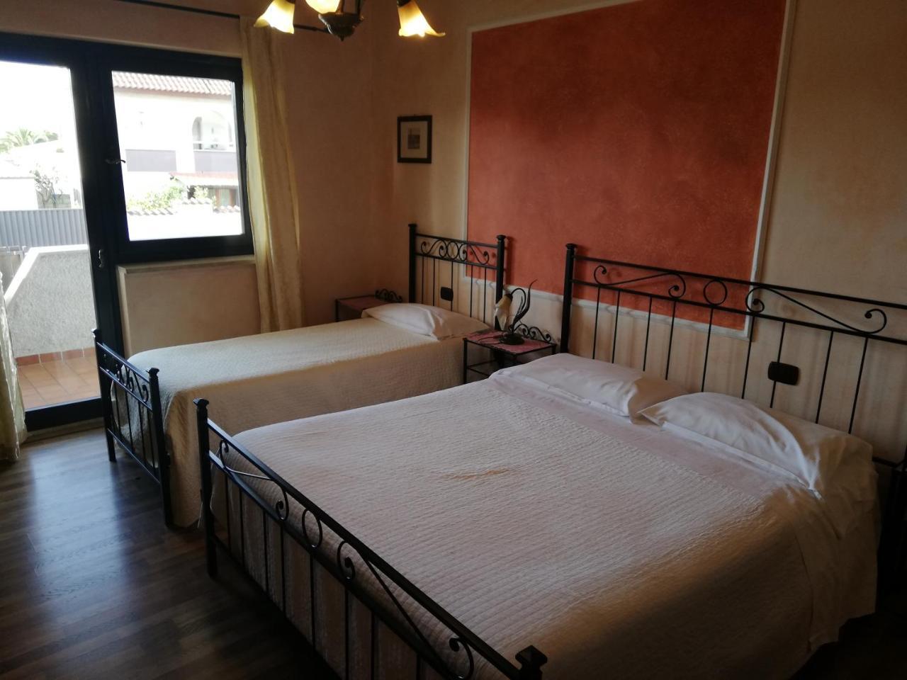 Relais Maria Luisa Locazione Turistica Di Simona Capaccio Bed and Breakfast Fiumicino Eksteriør billede